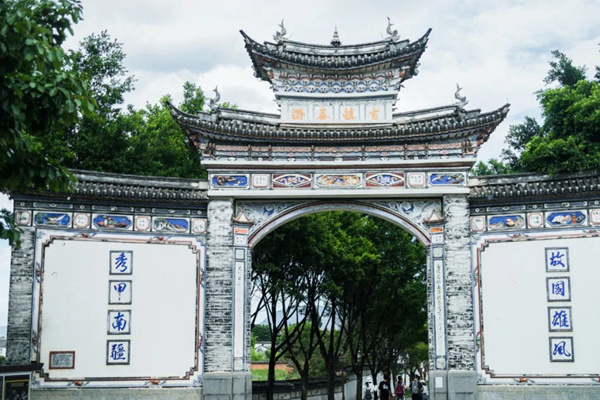 云南正规整容机构_云南正规旅行社_云南陪驾公司哪家正规